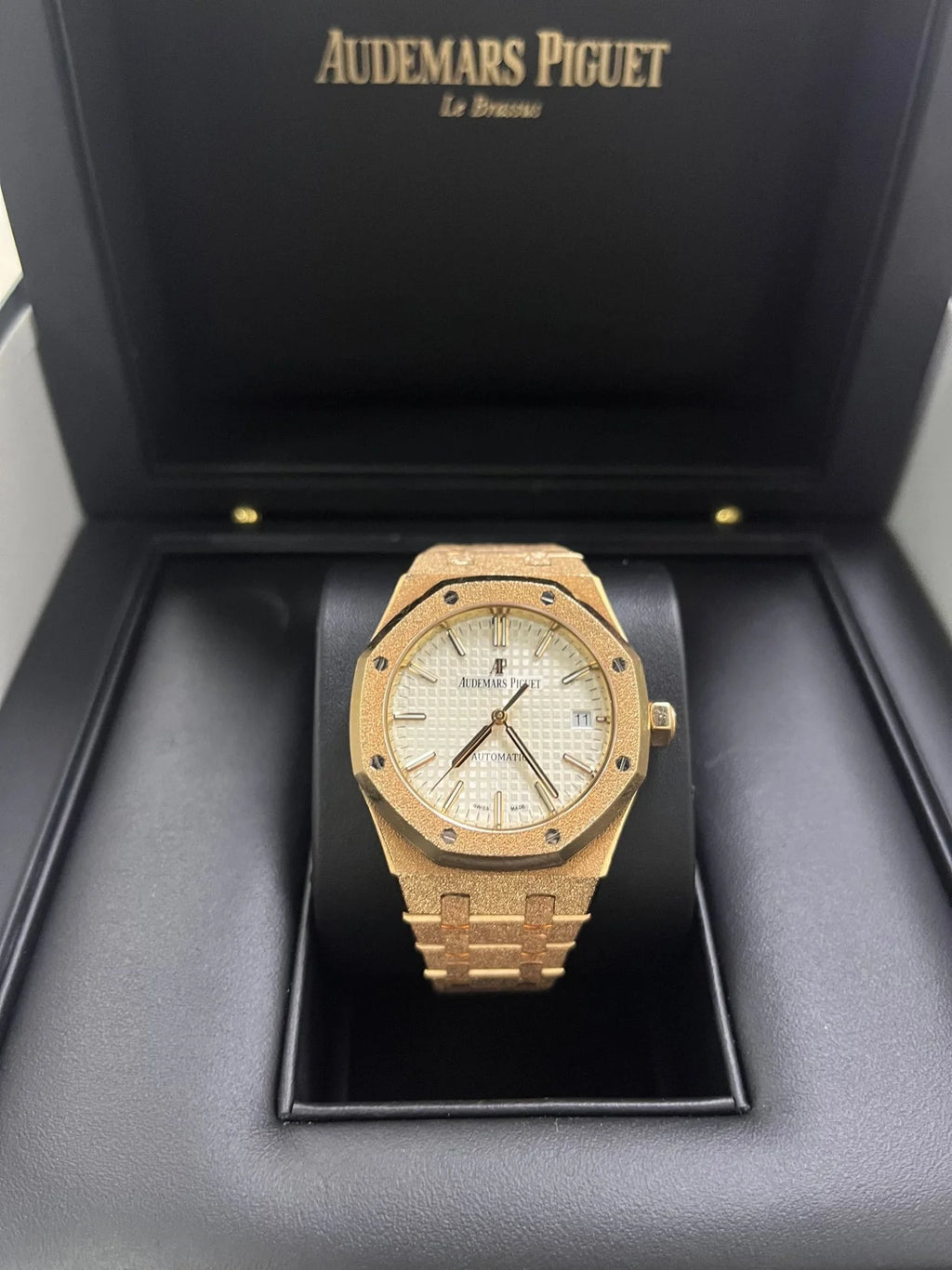 Audemars Piguet Royal Oak Frosted Gold Selfwinding – 18K Pink Gold & Silver Dial
