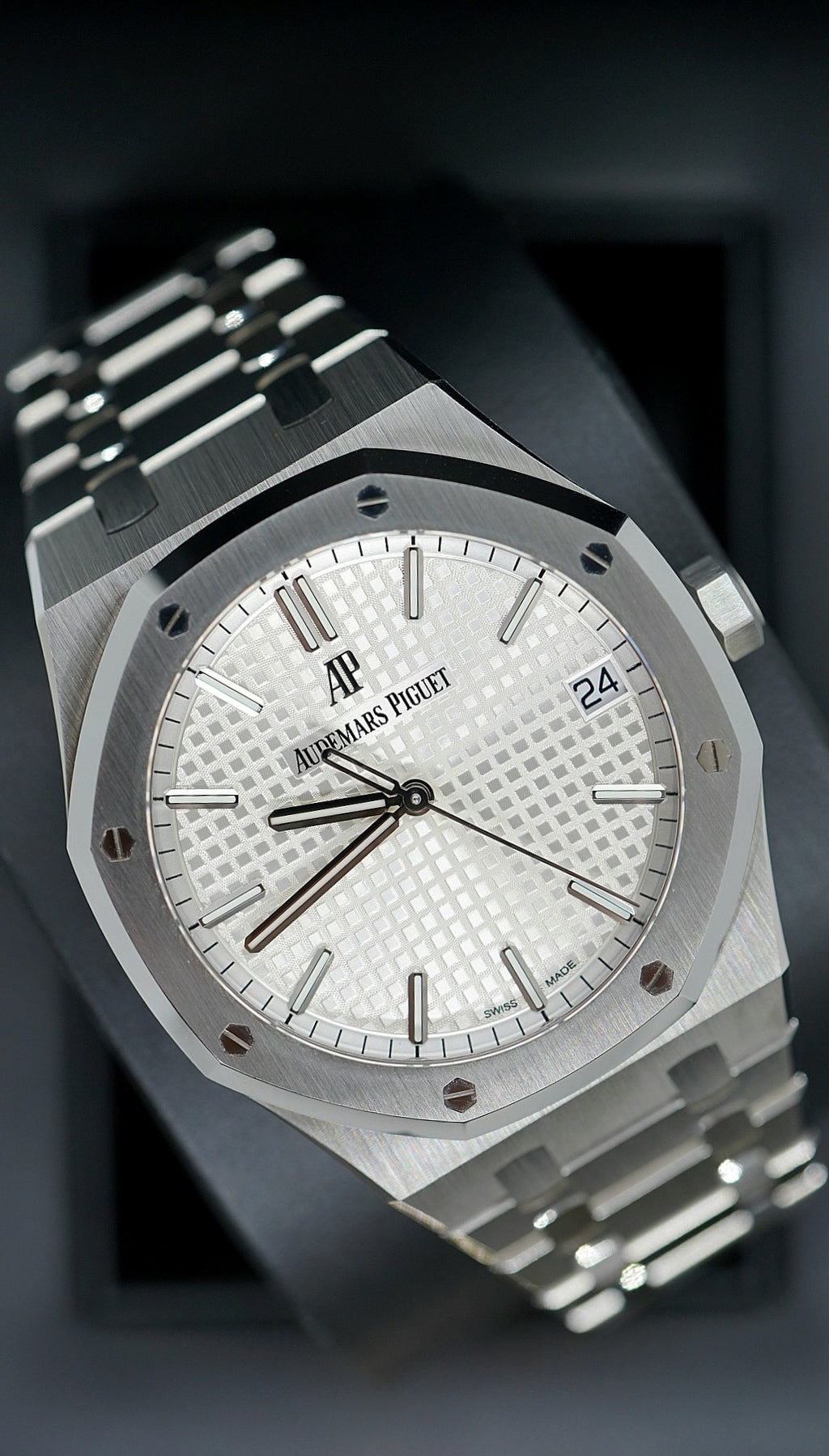 Audemars Piguet Royal Oak Selfwinding – Stainless Steel & Silver Dial