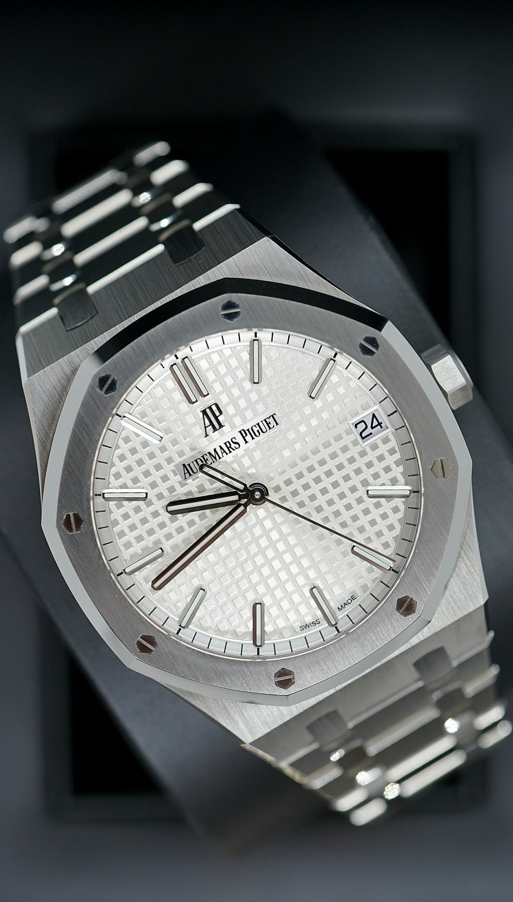 Audemars Piguet Royal Oak Selfwinding – Stainless Steel & Silver Dial