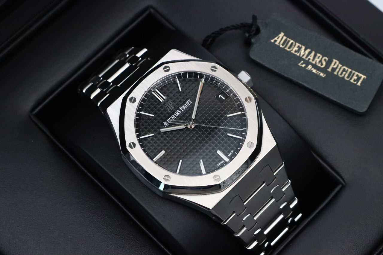 Audemars Piguet Royal Oak "Jumbo" Extra-Thin – White Gold Black Dial